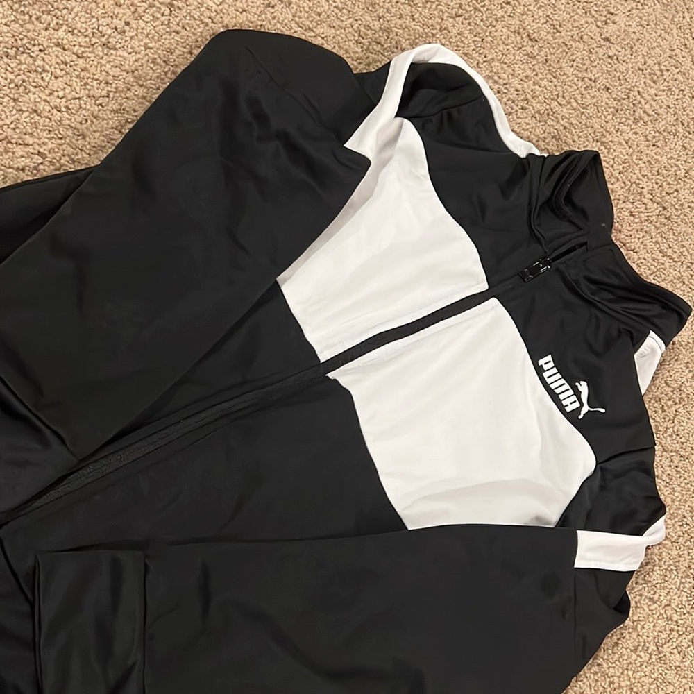 Puma Boys large zip-up track jacket with pockets, very light weight
